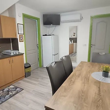 Zoeld Apartmanhaz شقة