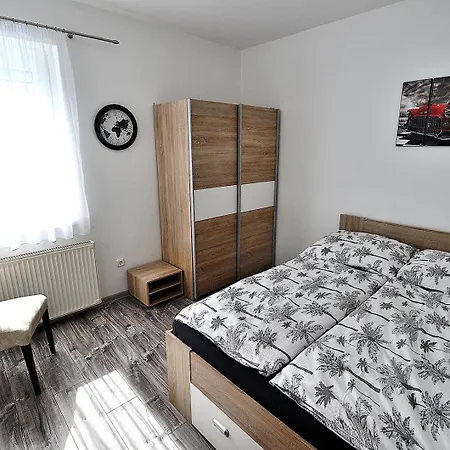 Zoeld Apartmanhaz *