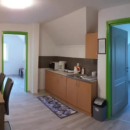Zoeld Apartmanhaz شقة Balatonboglár