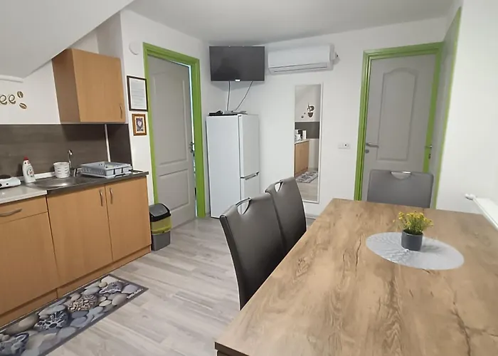 Zoeld Apartmanhaz شقة
